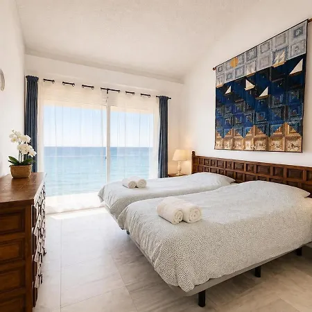Frontline Retreat Panoramic Sea Views